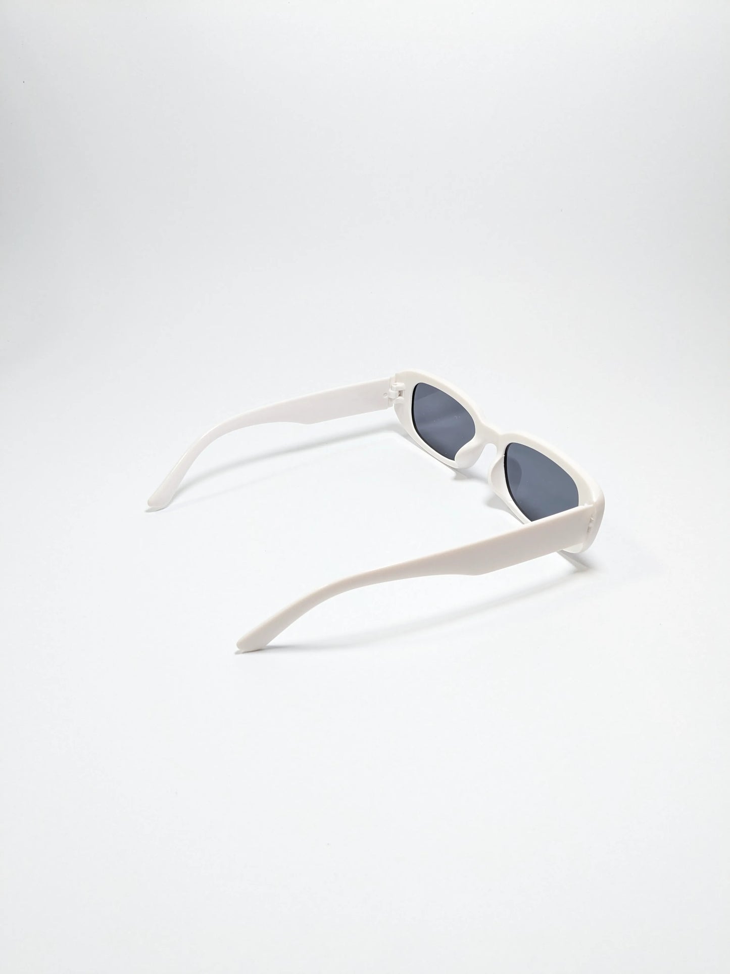 Pra Da - md003 Retro White Frame paired with Sleek Black Lenses (Box included)
